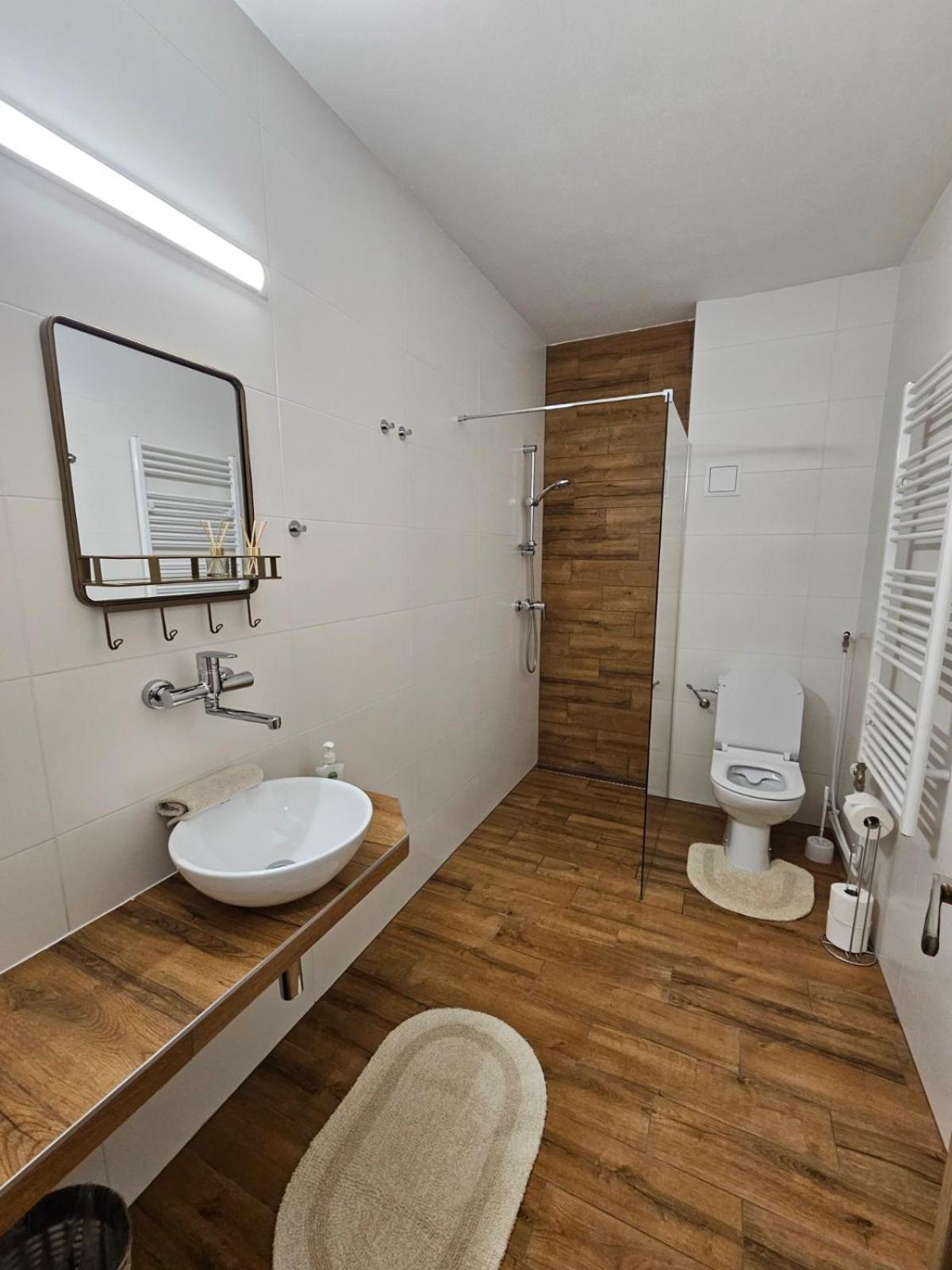 Ubytovanie Funstar Topoľčany Extérieur photo
